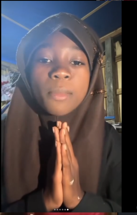 Lilis membuat video permohonan maaf usai buang roti pita di depan tokonya langsung.